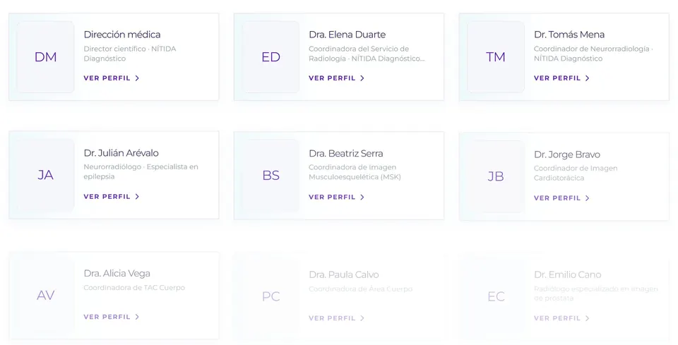 Equipo médico: fichas generadas desde el CMS, con estructura accesible.